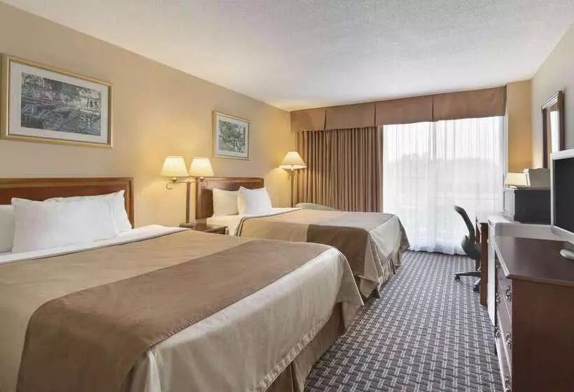 Отель Ramada By Wyndham Belleville Harbourview Conference Center