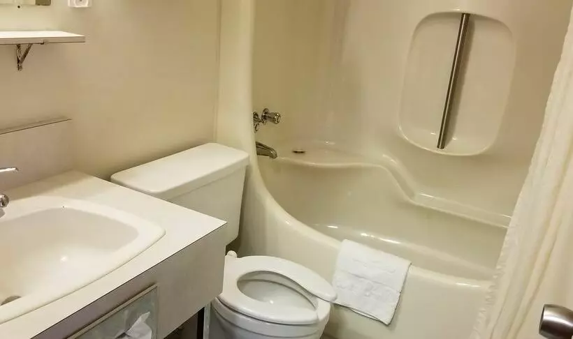 فندق Redwood Motor Inn