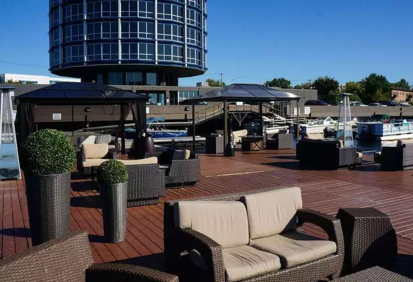 Otel Clarion Lakeside Inn & Conference Centre