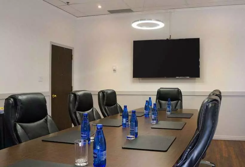 Otel Clarion Lakeside Inn & Conference Centre