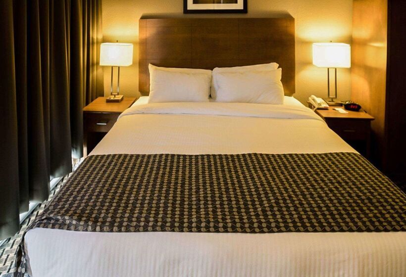 هتل Clarion Lakeside Inn & Conference Centre