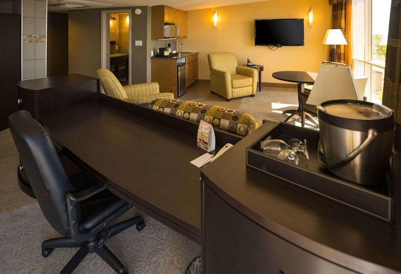 هتل Clarion Lakeside Inn & Conference Centre