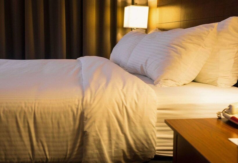 هتل Clarion Lakeside Inn & Conference Centre