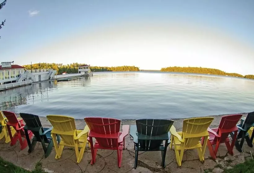 ホテル Clevelands House Resort Muskoka
