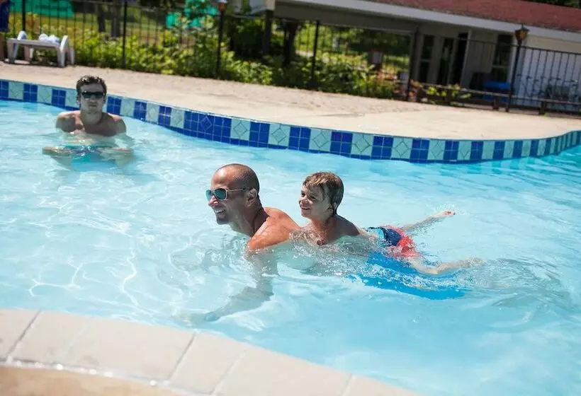 ホテル Clevelands House Resort Muskoka