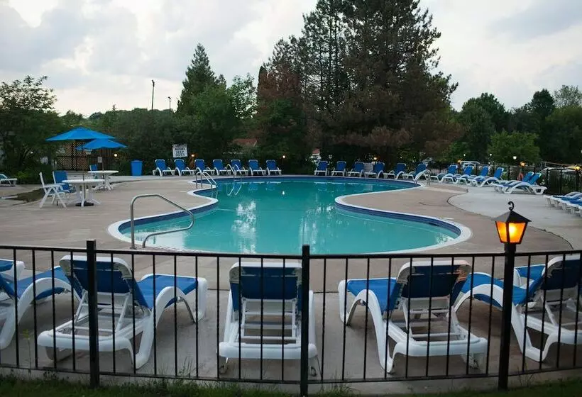 ホテル Clevelands House Resort Muskoka