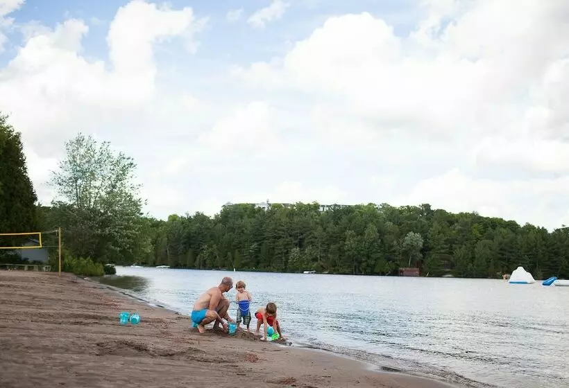 ホテル Clevelands House Resort Muskoka