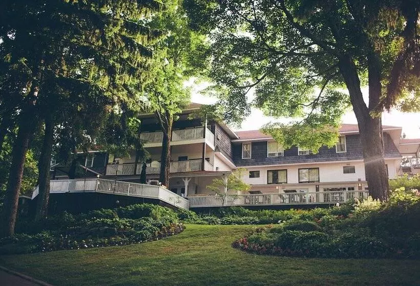 ホテル Clevelands House Resort Muskoka