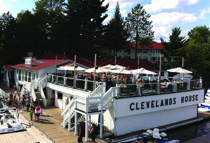 ホテル Clevelands House Resort Muskoka