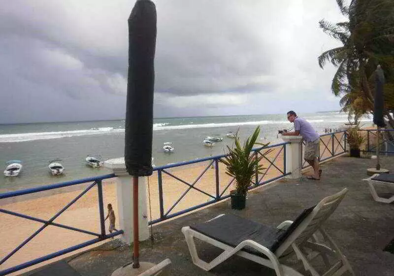 Отель Coral Sands