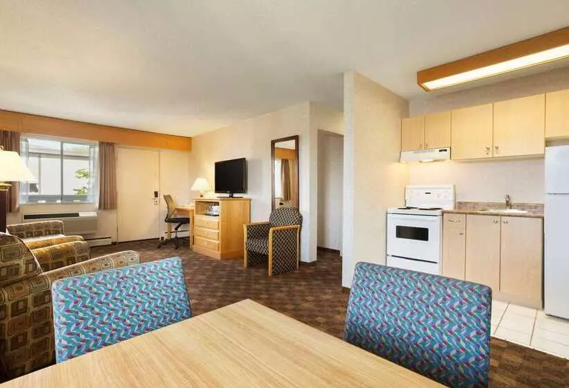 酒店 Days Inn By Wyndham Victoria Uptown