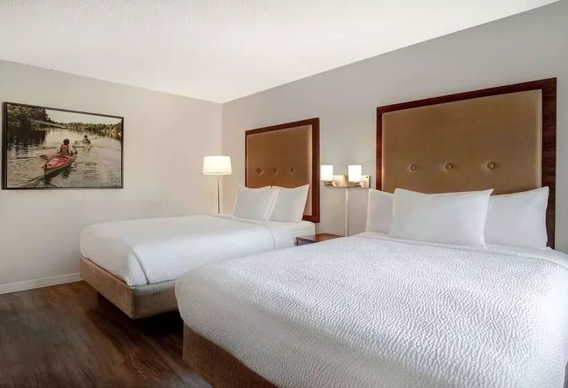 酒店 Days Inn By Wyndham Victoria Uptown