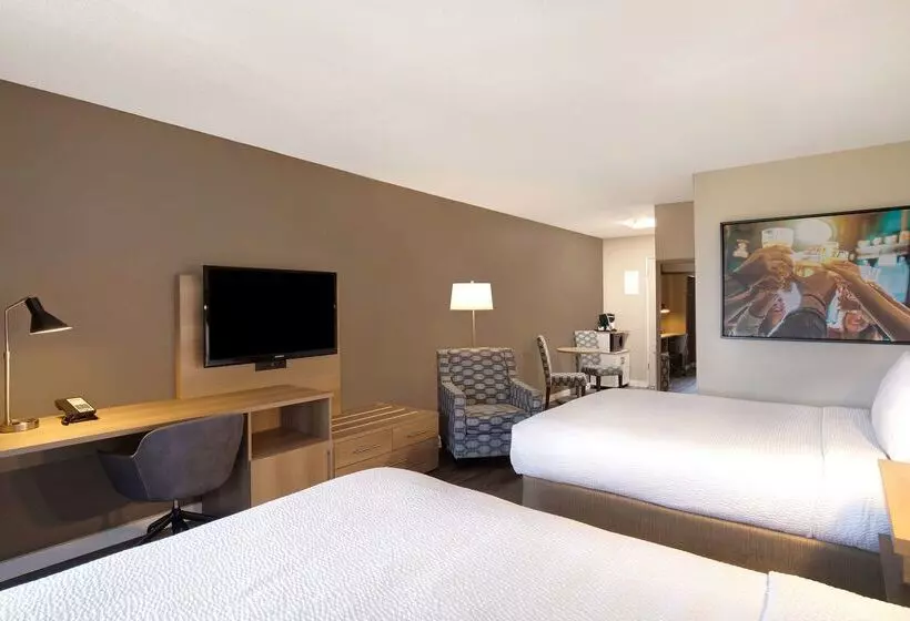 酒店 Days Inn By Wyndham Victoria Uptown