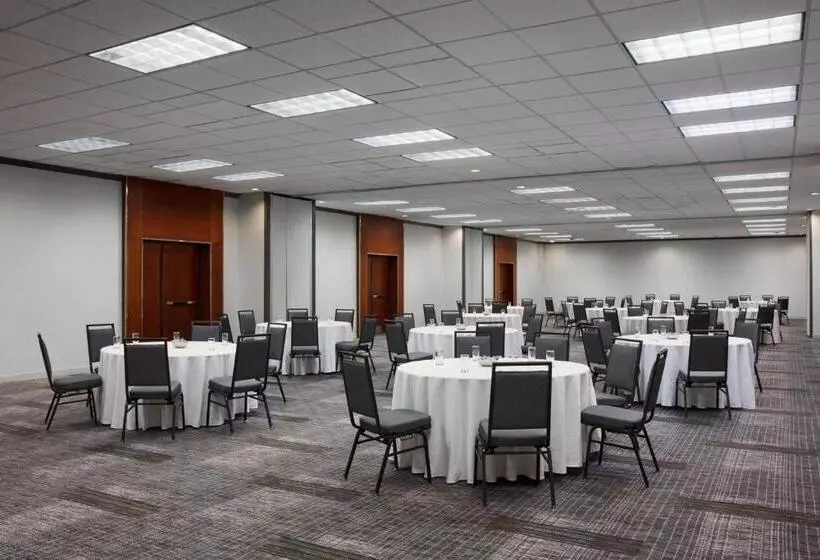 Delta Hotels By Marriott Ottawa City Centre