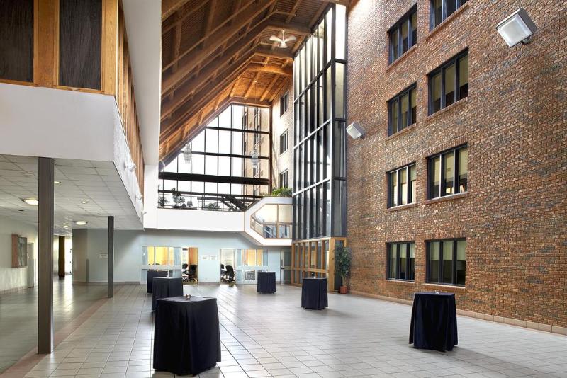 هتل Doubletree By Hilton Kingston