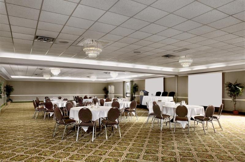 هتل Doubletree By Hilton Kingston