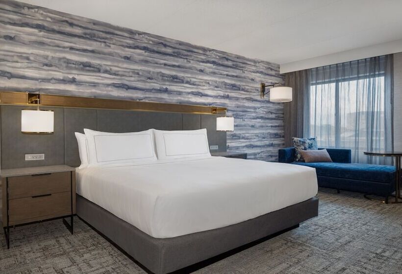 هتل Doubletree By Hilton Kingston