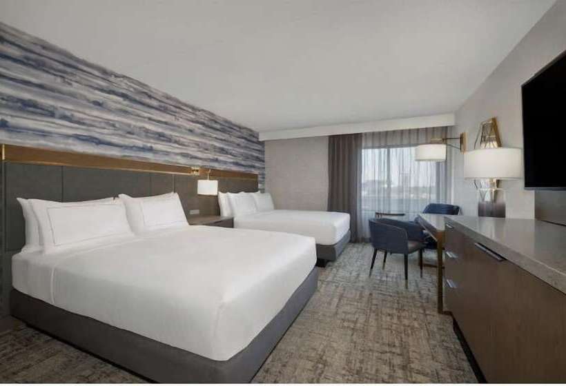 هتل Doubletree By Hilton Kingston