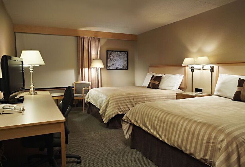 هتل Doubletree By Hilton Kingston