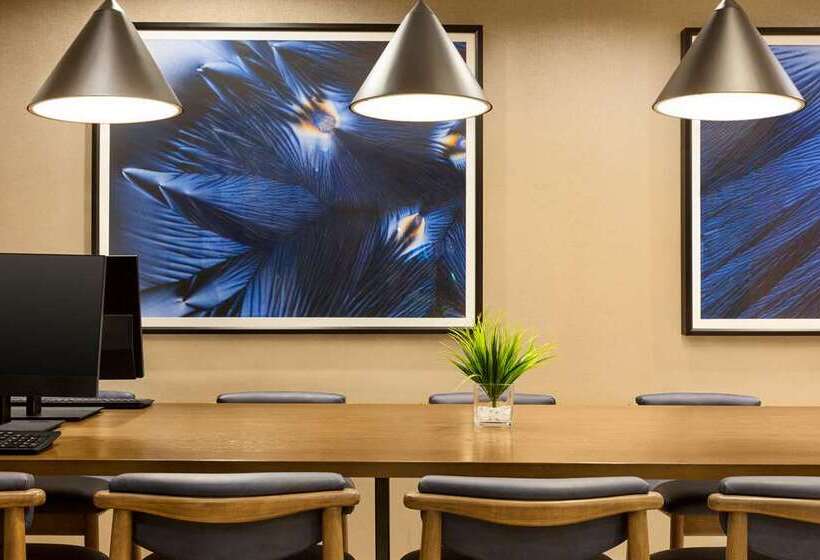 فندق Doubletree By Hilton Pointe Claire Montreal Airport West