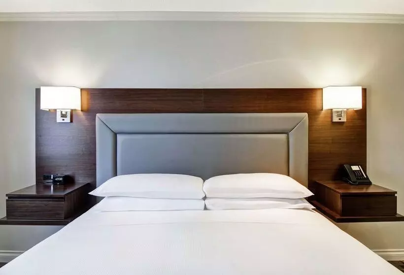 Doubletree By Hilton Hotel Toronto Downtown