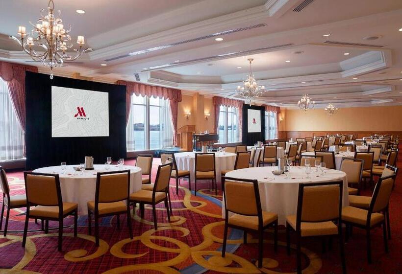 هتل Halifax Marriott Harbourfront
