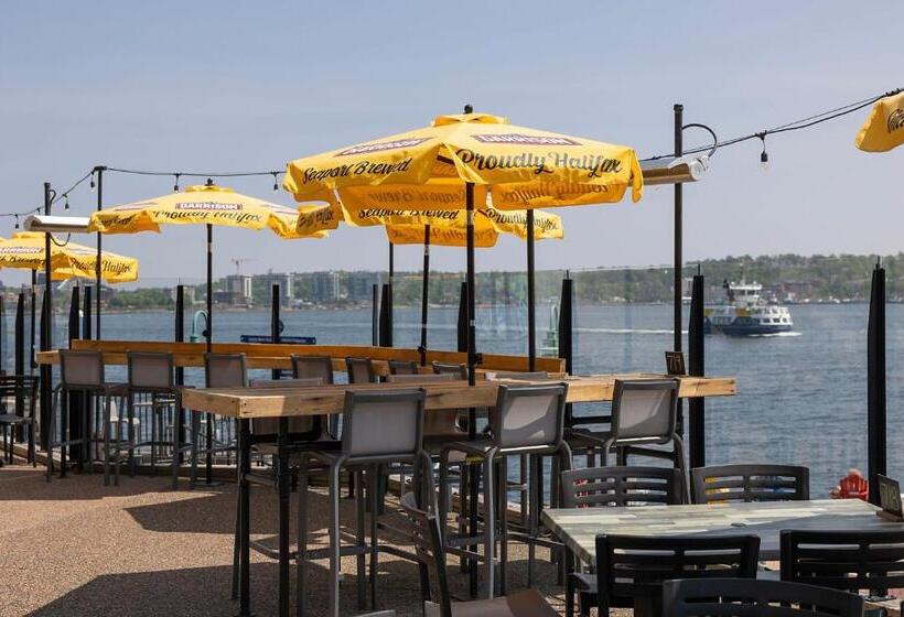 هتل Halifax Marriott Harbourfront