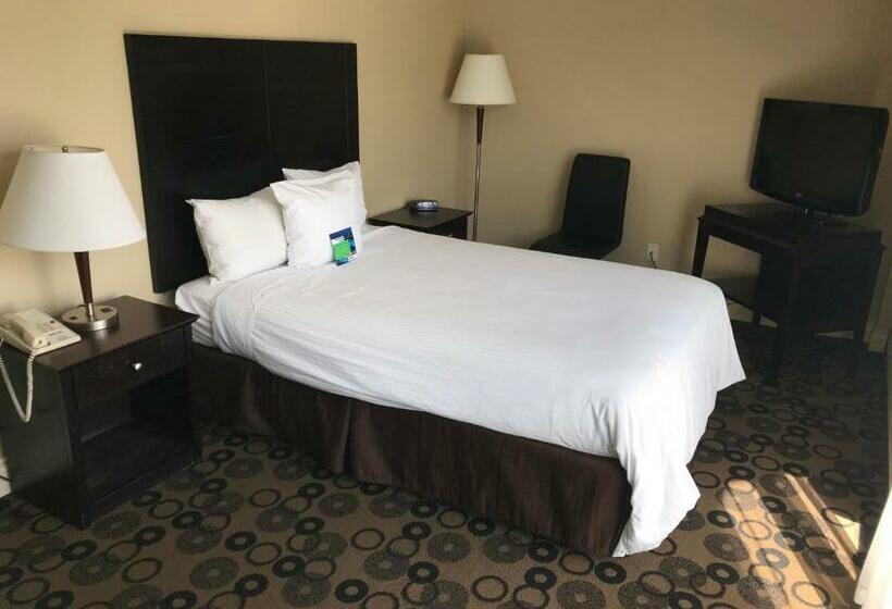 هتل Park Inn & Suites By Radisson