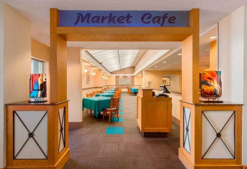 هتل Park Inn & Suites By Radisson