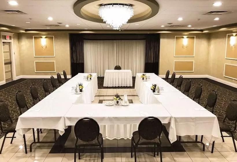 فندق Quality Inn & Conference Centre Festival