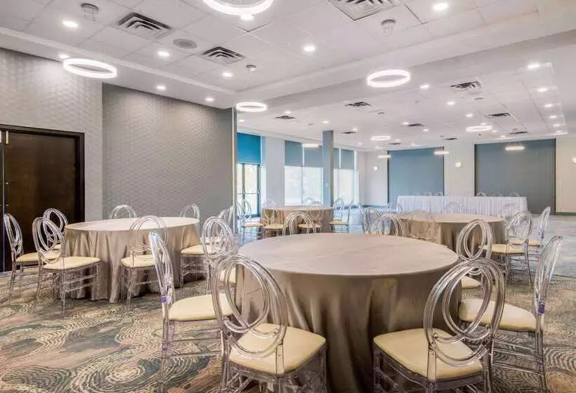 酒店 Quality Inn & Conference Centre