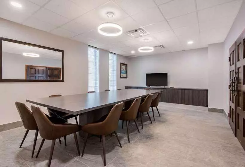 酒店 Quality Inn & Conference Centre