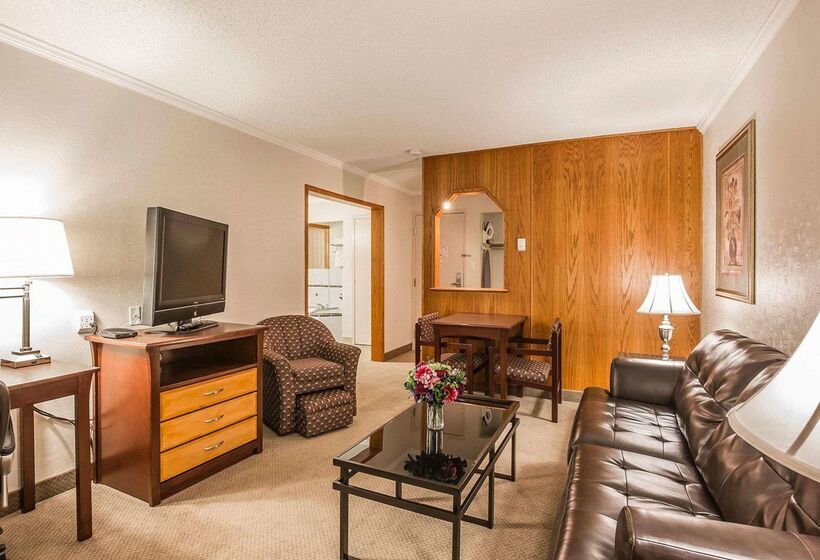 فندق Quality Inn & Conference Centre