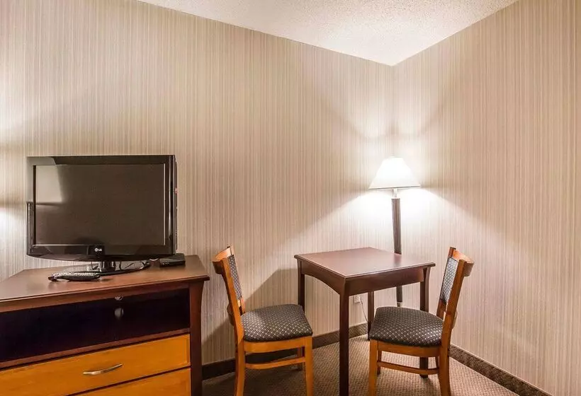 Hotel Quality Inn & Conference Centre
