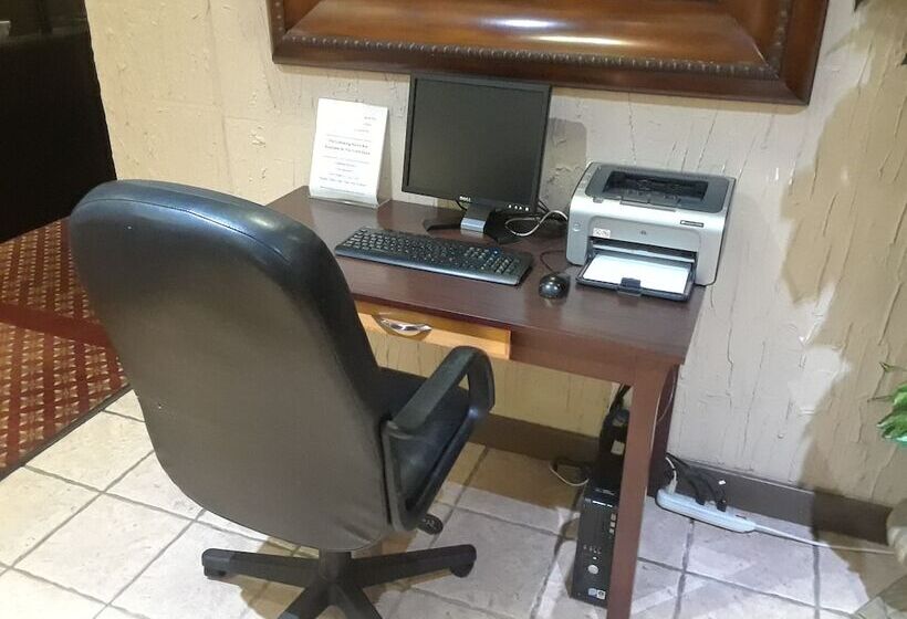 فندق Quality Inn & Conference Centre