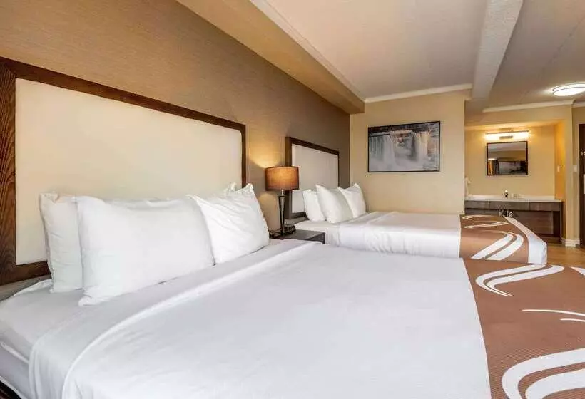 Hotel Quality Inn & Suites