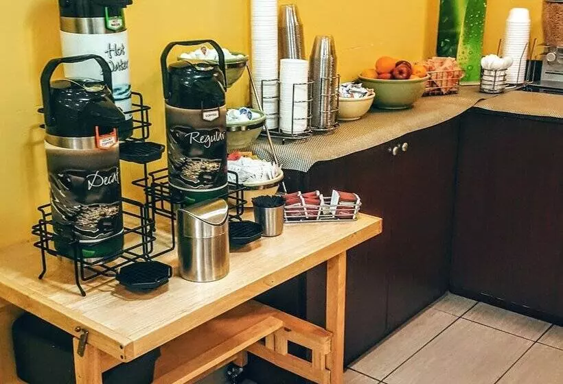 Hotel Quality Inn & Suites