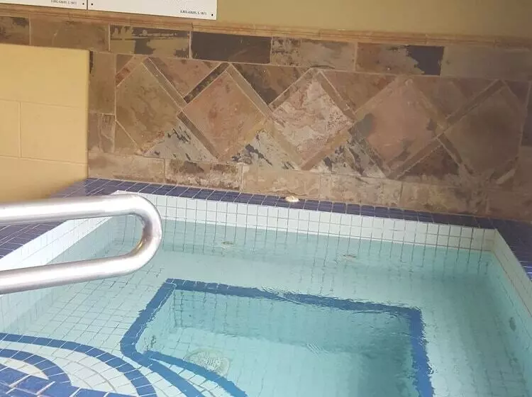 Hotel Quality Inn & Suites