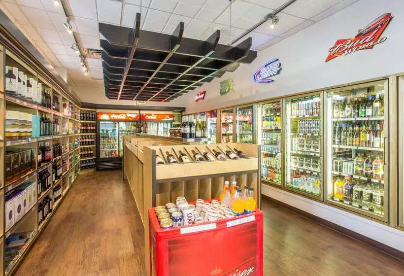 Ramada By Wyndham Kelowna Hotel & Conference Center