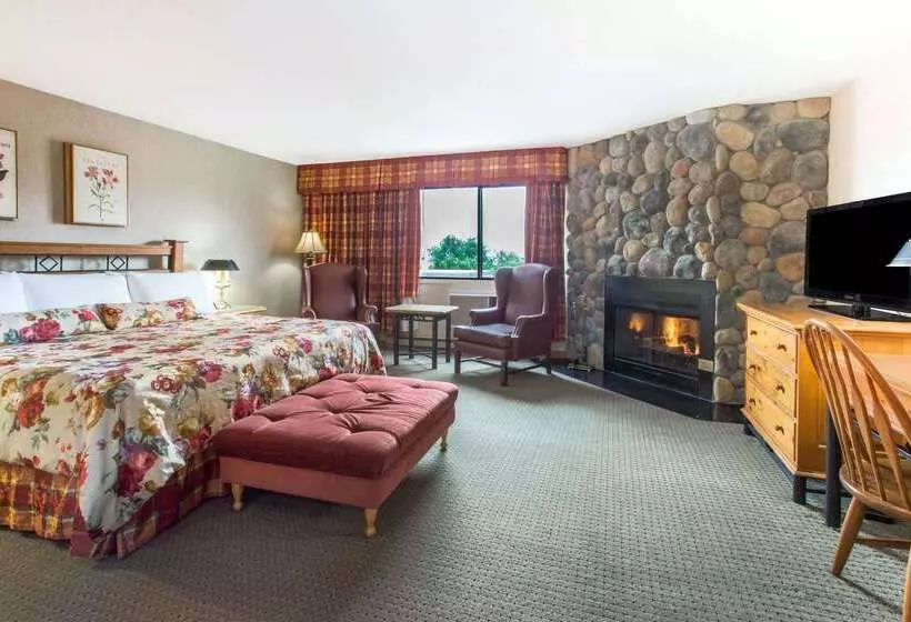 Ramada By Wyndham Kelowna Hotel & Conference Center