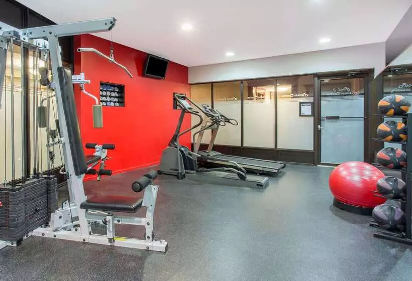 Ramada By Wyndham Kelowna Hotel & Conference Center