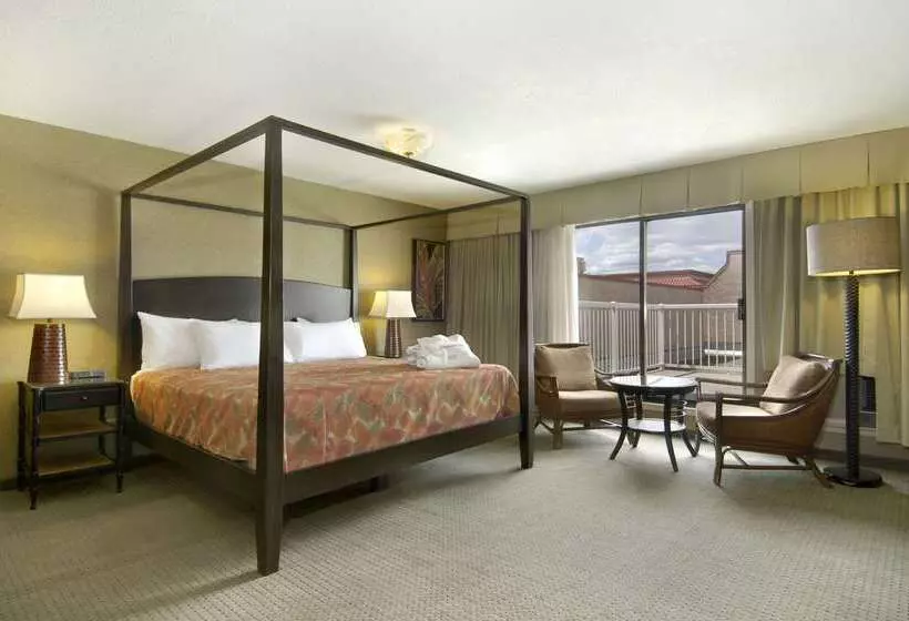 Ramada By Wyndham Kelowna Hotel & Conference Center