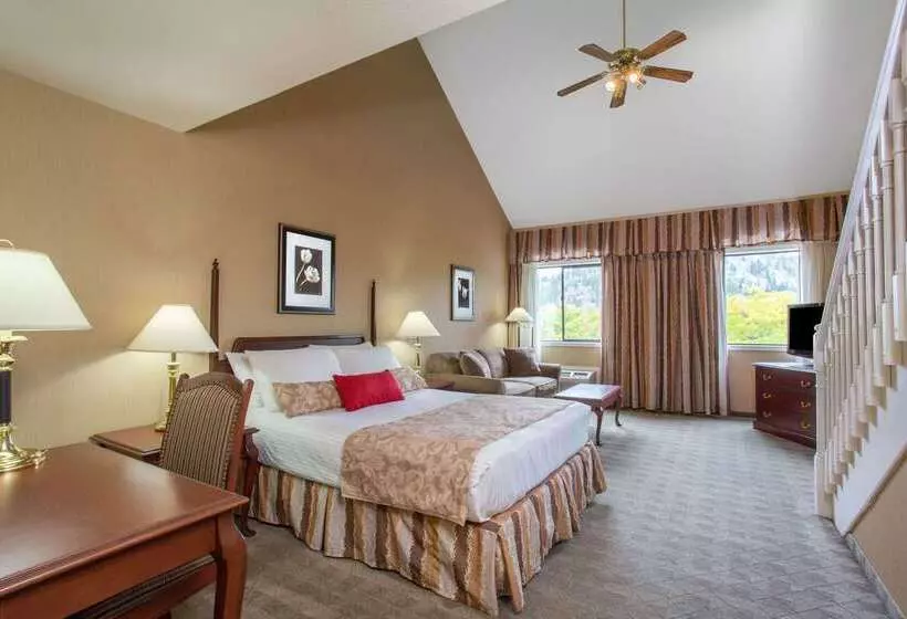 Ramada By Wyndham Kelowna Hotel & Conference Center