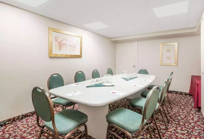 호텔 Ramada By Wyndham London