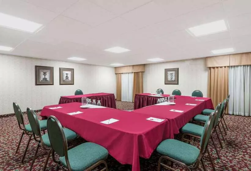 호텔 Ramada By Wyndham London