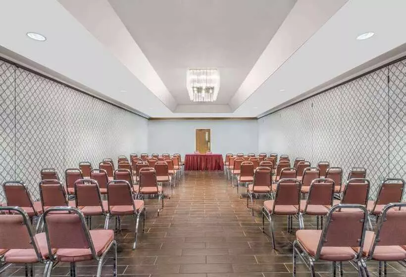 호텔 Ramada By Wyndham London