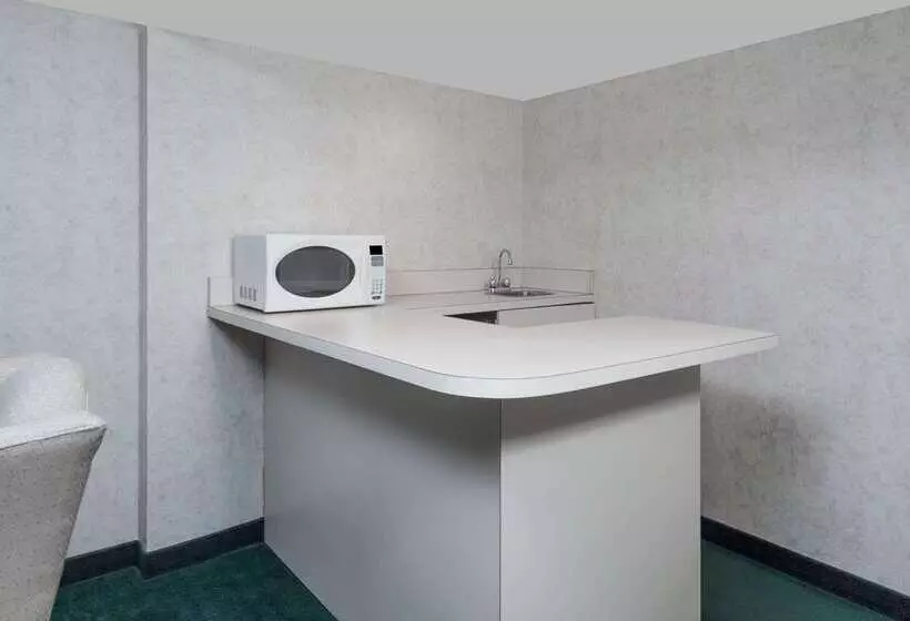 호텔 Ramada By Wyndham London