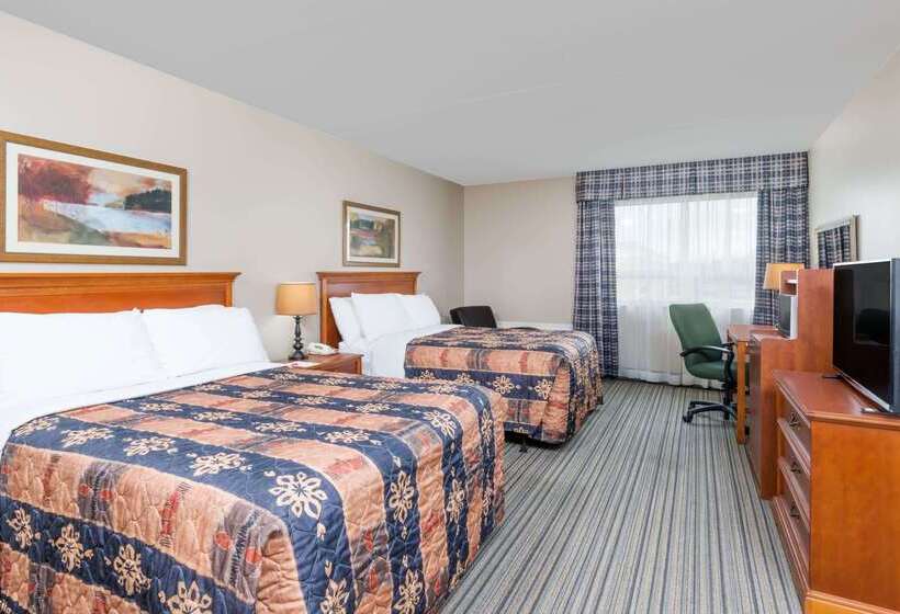 בית מלון כפרי Ramada By Wyndham London