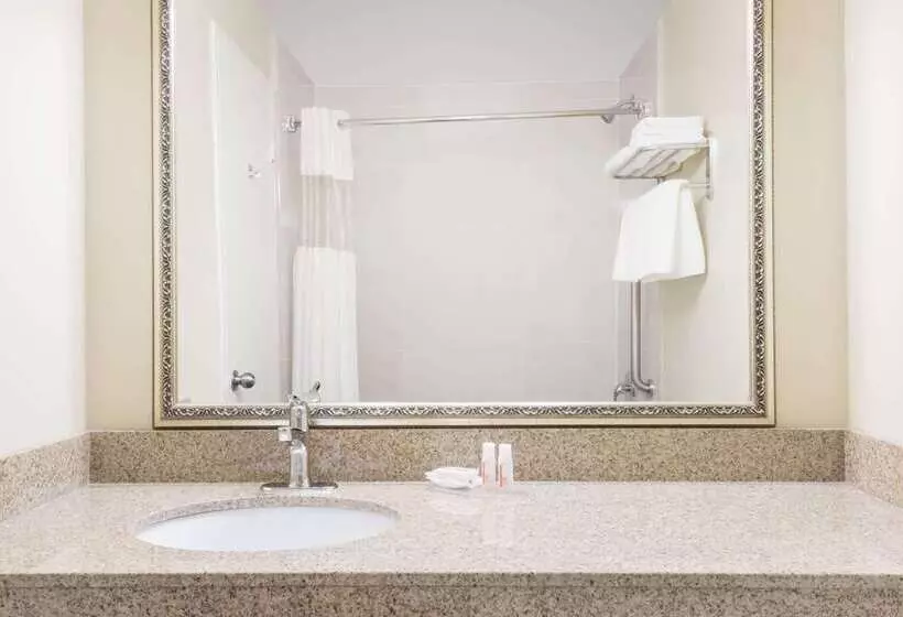 호텔 Ramada By Wyndham London