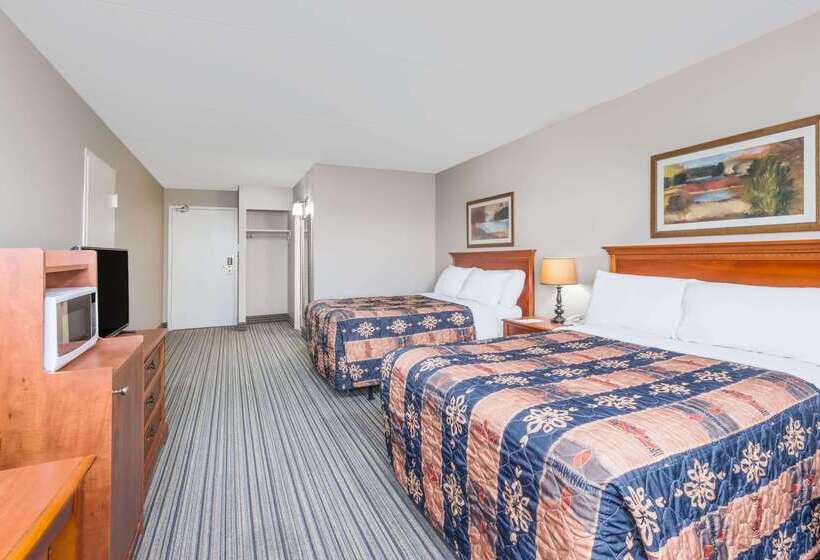 בית מלון כפרי Ramada By Wyndham London